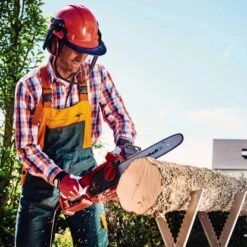 Einhell Elektro-Kettensäge GH-EC 1835 -Garten & Außenbereich 1 001 GH EC 1835 Usage Pic